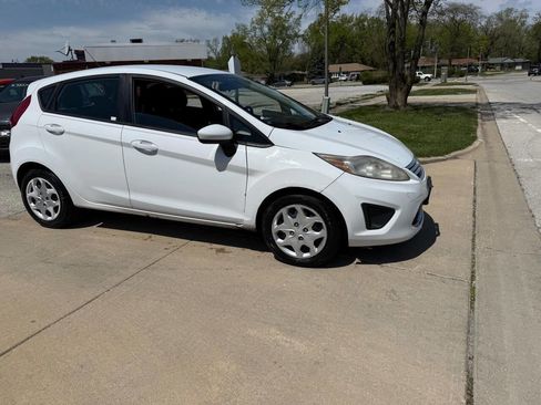 Used 2012 Ford Fiesta SE image 1