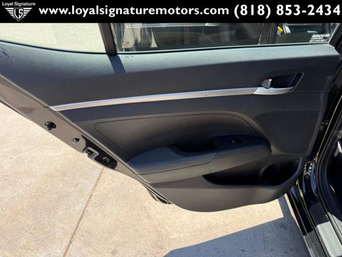 Used 2019 Hyundai Elantra SE w/ Cargo Package FWD image 13