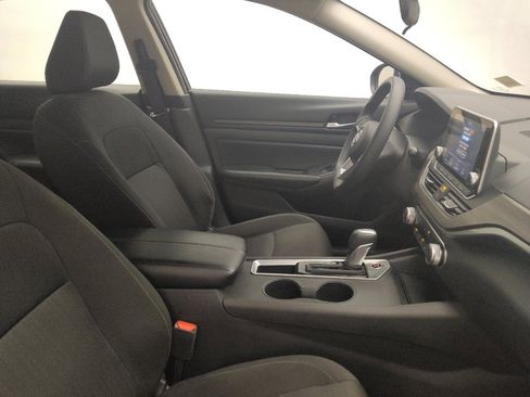 Used 2025 Nissan Altima 2.5 SV FWD image 21