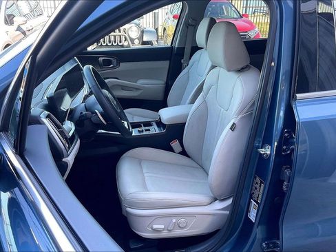 Used 2025 Kia Sorento EX image 25