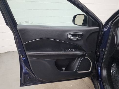 Used 2021 Jeep Compass Latitude FWD image 9