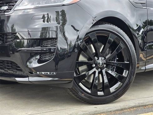 New 2025 Land Rover Range Rover Sport Dynamic SE image 2
