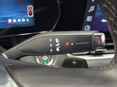 Used 2025 Chevrolet Equinox LT w/ Convenience Package II image 26