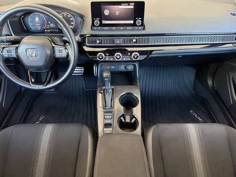 Used 2024 Honda Civic Sport image 3