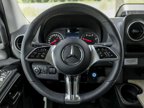 Used 2025 Mercedes-Benz Sprinter 3500 image 16