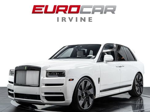 Used 2020 Rolls-Royce Cullinan Black Badge image 1