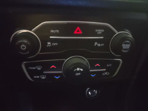 Used 2023 Dodge Charger SXT w/ Cold Weather Package RWD image 15