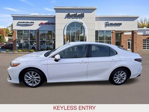 Used 2021 Toyota Camry LE image 5