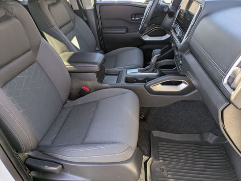 Used 2025 Nissan Frontier SV w/ SV Convenience Package image 19