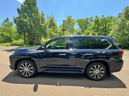 Used 2019 Lexus LX 570 4WD w/ Luxury Package image 10