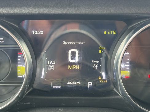 Used 2022 Jeep Wrangler Unlimited Sahara w/ Cold Weather Group image 19