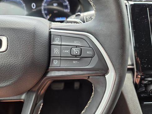 Certified 2024 Jeep Grand Cherokee Altitude RWD image 32