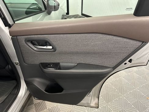 Used 2022 Nissan Rogue SV AWD/4WD image 17