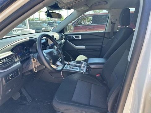 Used 2024 Ford Explorer XLT image 11