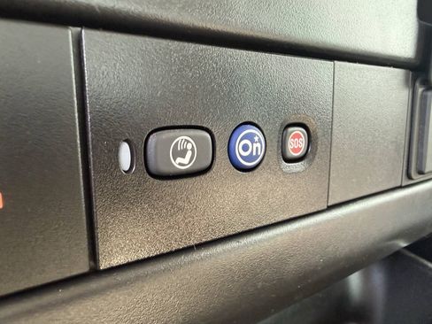 Used 2017 Chevrolet Express 3500 RWD image 15