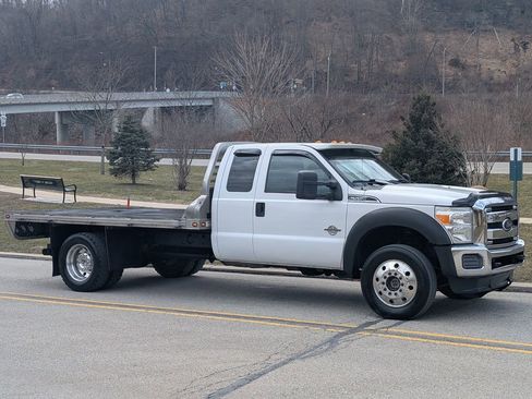 Used 2012 Ford F550 4x4 SuperCab Super Duty w/ Payload Upgrade Pkg image 3