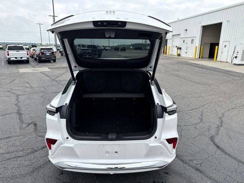Used 2025 Buick Envista Avenir FWD image 9