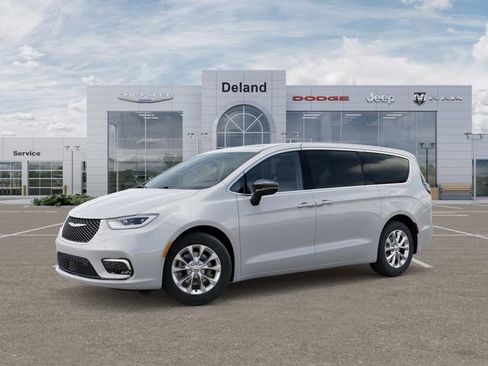 New 2026 Chrysler Pacifica Limited w/ Trailer Tow Group FWD image 2