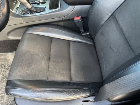 Used 2021 Jeep Grand Cherokee Laredo X image 12