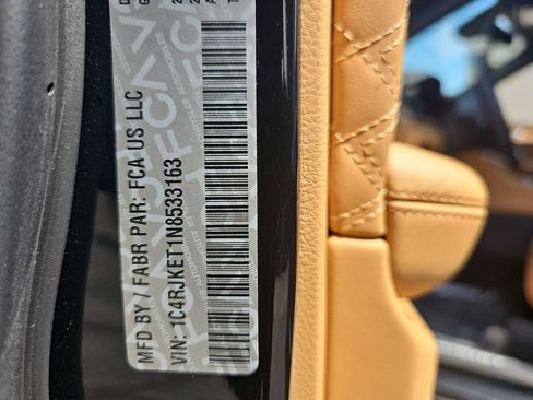 Used 2022 Jeep Grand Cherokee L Summit w/ Advanced Protech Group IV AWD/4WD image 43