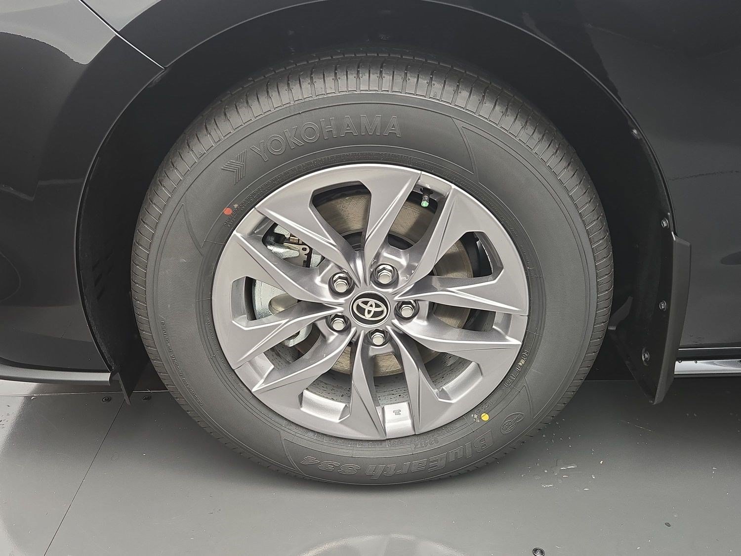 New 2026 Toyota Sienna XLE FWD image 28