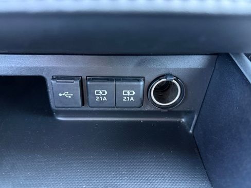 Used 2021 Toyota Highlander XLE image 30