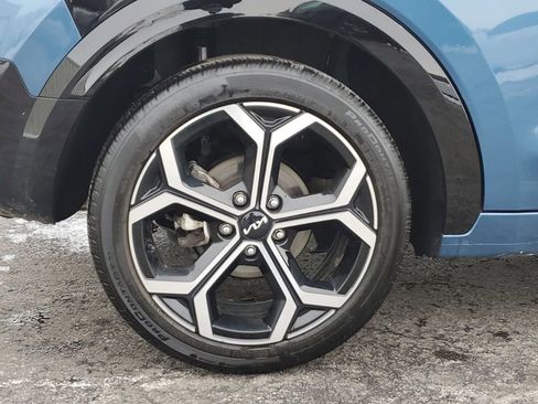 Used 2023 Kia Niro SX Touring image 9