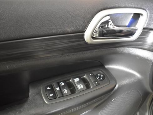 Used 2019 Jeep Grand Cherokee Altitude AWD/4WD image 8