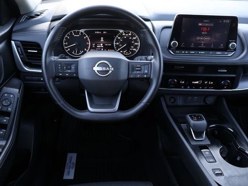 Used 2025 Nissan Rogue SV FWD image 6