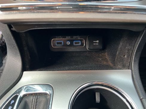 Used 2018 Jeep Grand Cherokee Altitude image 34