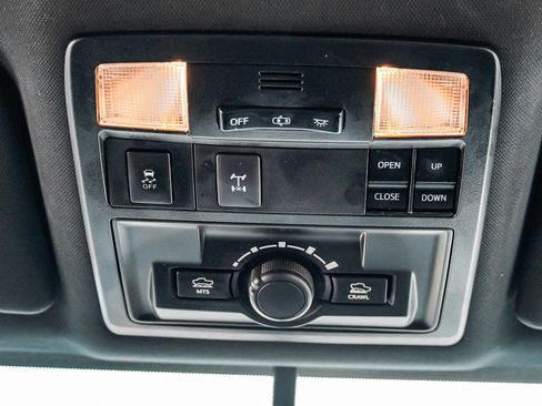 Used 2017 Toyota Tacoma TRD Off-Road w/ Premium & Technology Package image 32