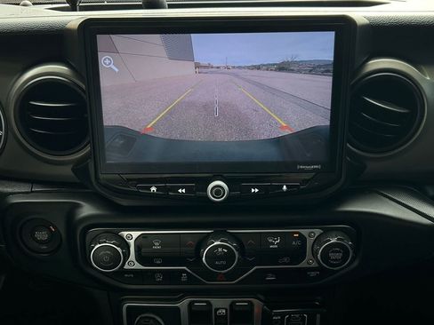 Used 2021 Jeep Gladiator Sport image 27