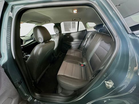 Used 2025 Chevrolet Trax LT FWD image 26