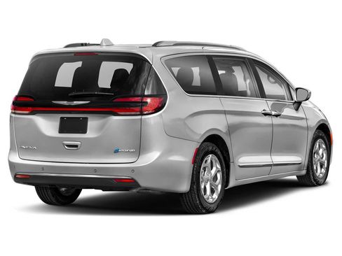 Used 2023 Chrysler Pacifica Touring-L w/ S Appearance Package FWD image 2