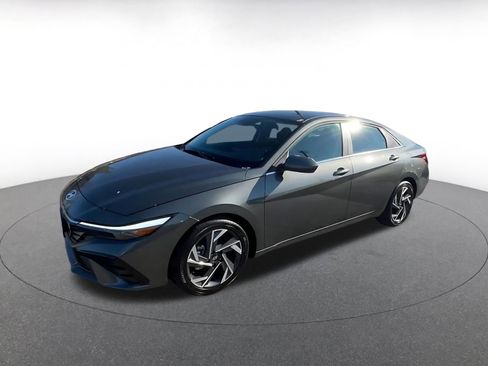 Used 2025 Hyundai Elantra SEL image 8