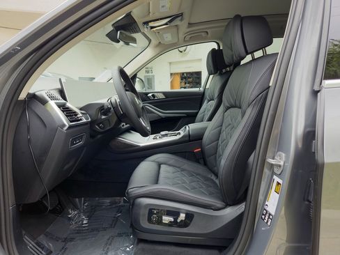 New 2026 BMW X7 xDrive40i w/ Premium Package image 10