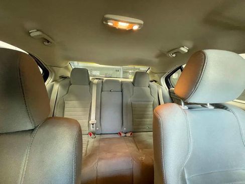 Used 2016 Ford Taurus SE image 30