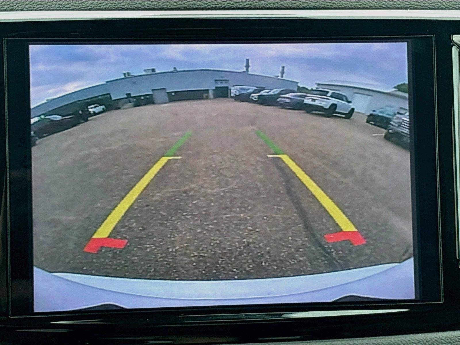Certified 2025 Chrysler Pacifica Select FWD image 6