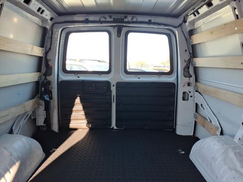 Used 2024 GMC Savana 2500 Work Van w/ Driver Convenience Package image 12
