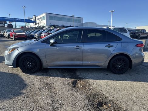 Used 2022 Toyota Corolla LE image 6