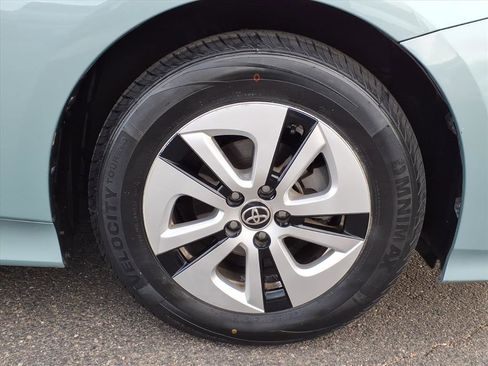 Used 2016 Toyota Prius image 9