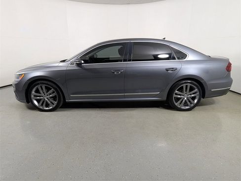 Used 2018 Volkswagen Passat 2.0T SEL Premium image 4