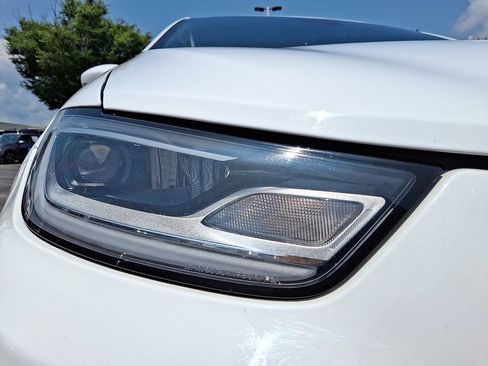 Used 2022 Chrysler Pacifica Touring-L FWD image 9