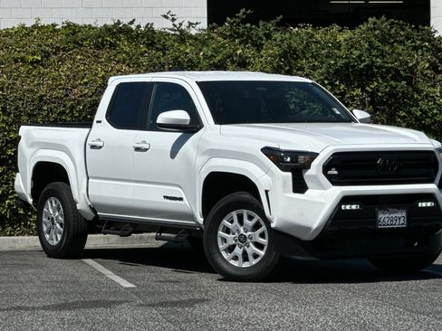 Used 2024 Toyota Tacoma SR5 image 2