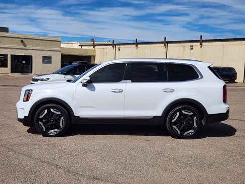 Used 2024 Kia Telluride S w/ S Sunroof Package image 2