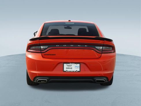 Used 2018 Dodge Charger SXT w/ Blacktop Package RWD image 8