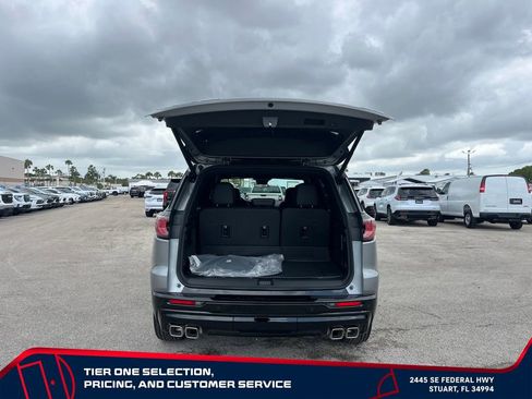 New 2026 GMC Acadia Denali Ultimate w/ LPO, Floor Liner Package AWD/4WD image 17