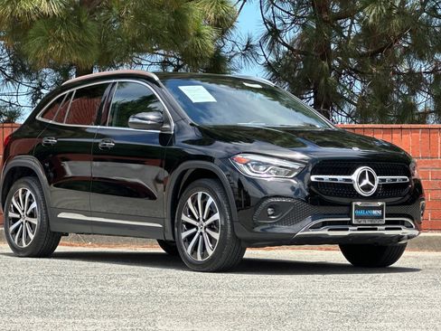 Certified 2023 Mercedes-Benz GLA 250 w/ Premium Package image 2