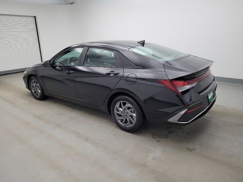 Used 2024 Hyundai Elantra SEL image 3