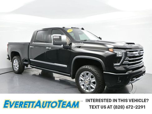 Used 2024 Chevrolet Silverado 2500 High Country w/ High Country Premium Package AWD/4WD image 1